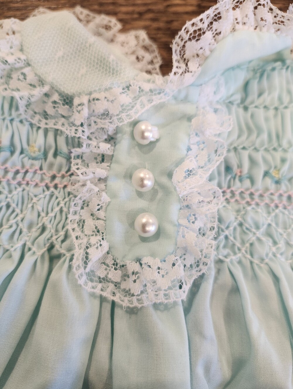 VINTAGE 60s Or 70's Polly Flinders Smocked Baby Dress W Pearls Green 0-3 Month - Picture 2 of 8